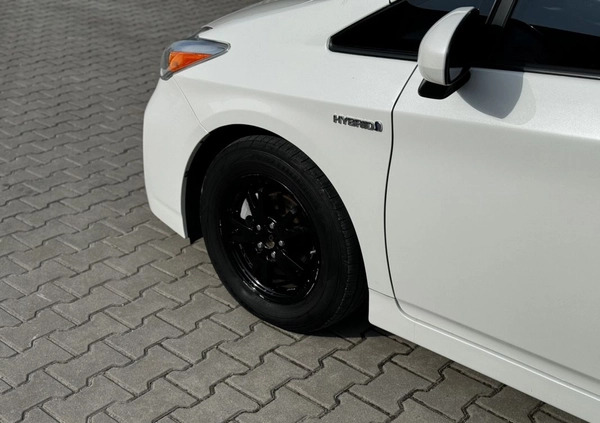 Toyota Prius cena 49999 przebieg: 147000, rok produkcji 2015 z Raszków małe 529